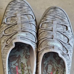 Skechers relaxed fit air cooled memory foam shoe